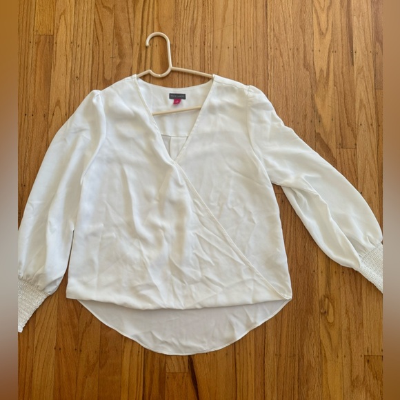NWOT White Balloon Sleeve Vince Camuto Blouse with Front Closure Button Size S - Picture 1 of 5
